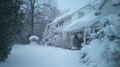 Check out the drifts! Can you tell where the driveway is supposed to be? Compare this with the similar shot from yesterday here.