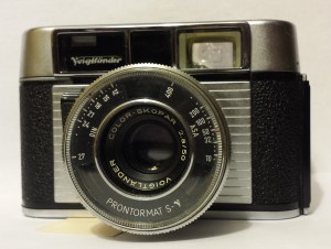 The Dynamatic Deluxe has a chrome front plate and the Prontormat S-V shutter.