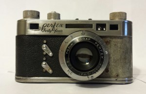 Another view of the Perfex Forty-four. It has a coupled rangefinder.